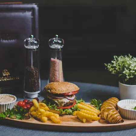 River Ξενοδοχείο Μπιέλινα