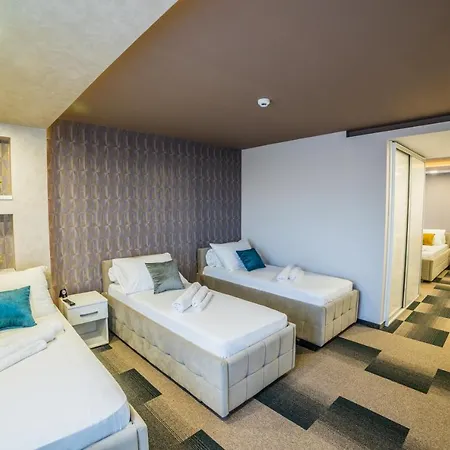Hotel River 4*