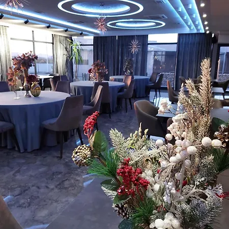 River Hotel