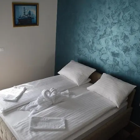 Hotel River