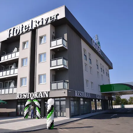 Hotel River 4*