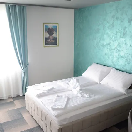Hotel River