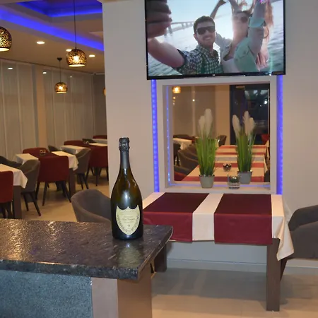 Hotel River 4*