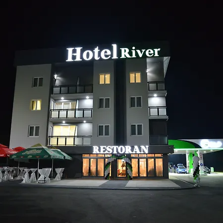 Hotel River 4*