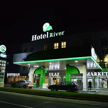 Отель River