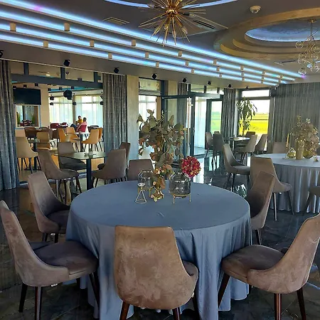 Hotel River 4*