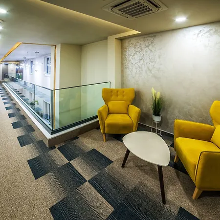 River Hotel 4*
