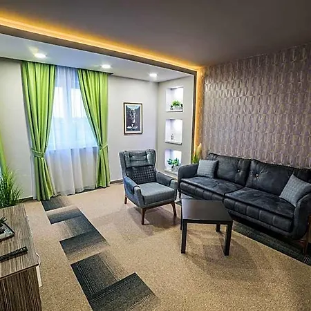 Hotel River 4*