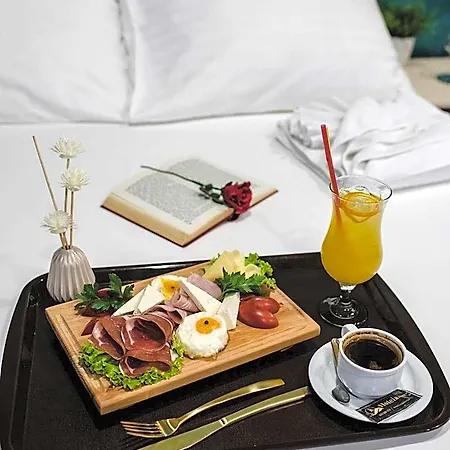 River Hotel 4*