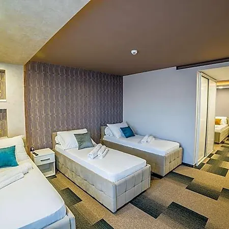 River Hotel 4*