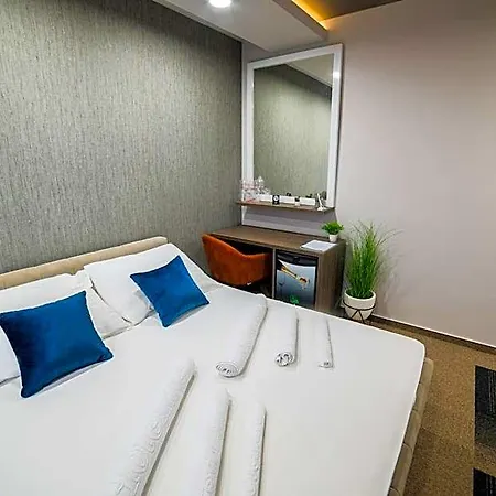 Hotel River