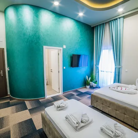 Hotel River 4*