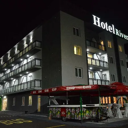 Hotel River 4*